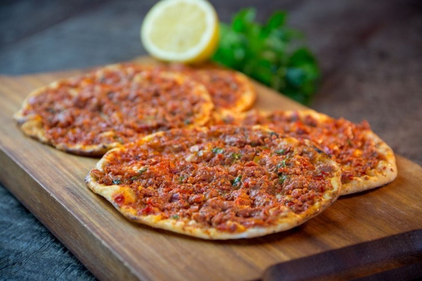 منقوشة لحم بالعجين