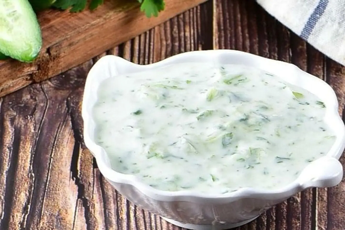 سلطة خيار باللبن