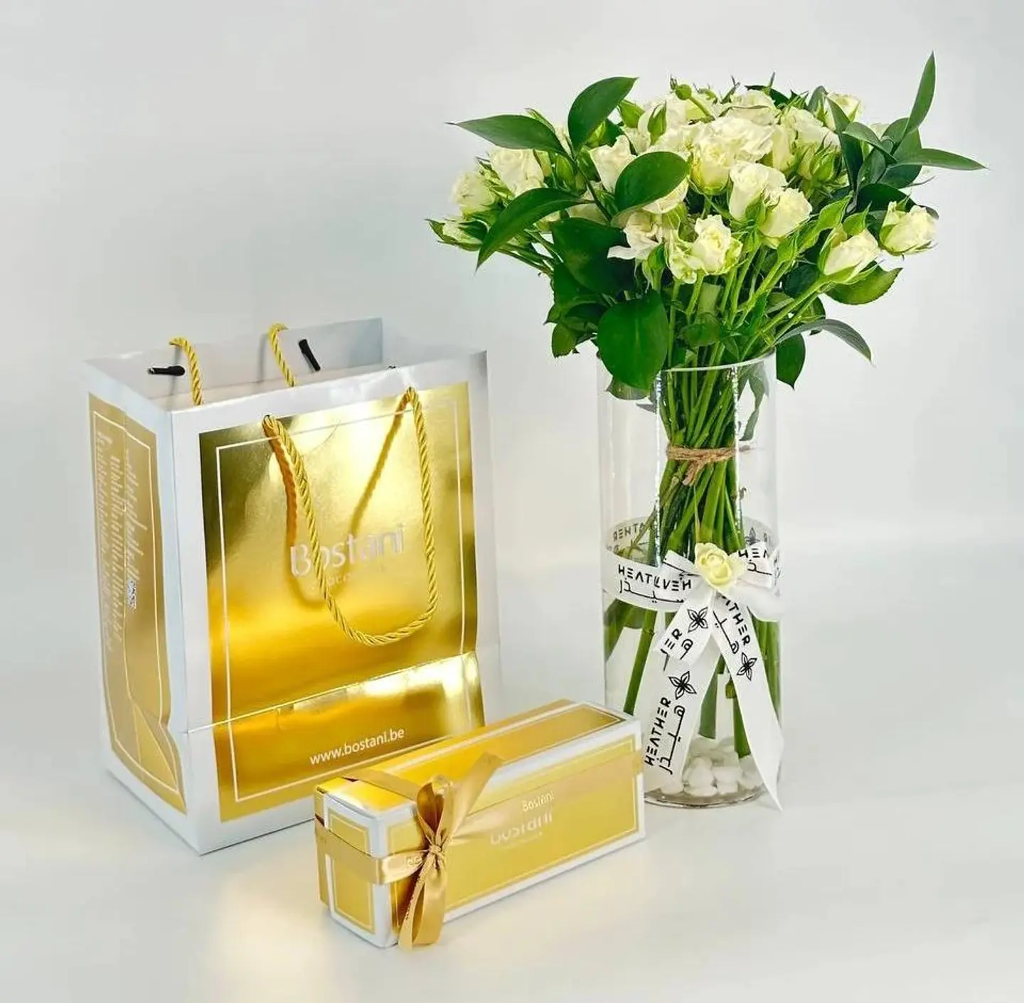 فازة ورد ابيض بستاني