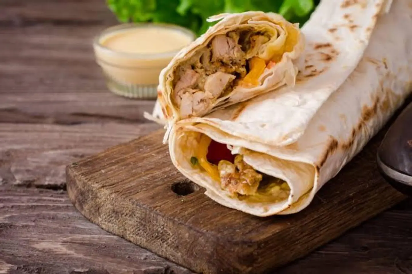 شاورما وسط بالجبن