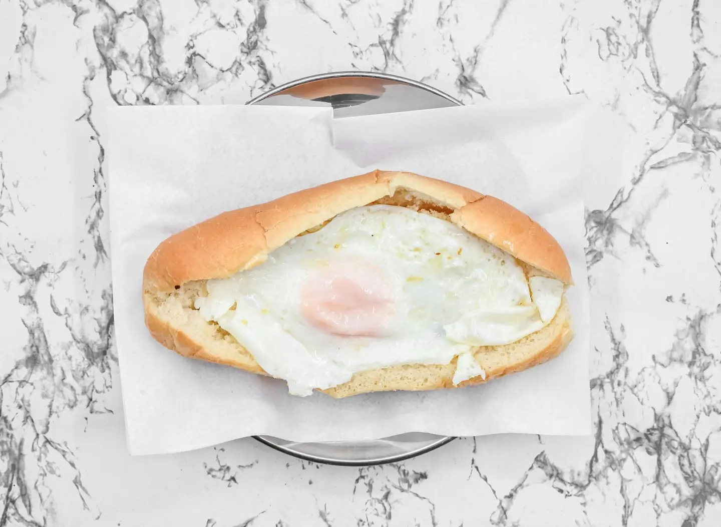 ساندوتش بيض عيون