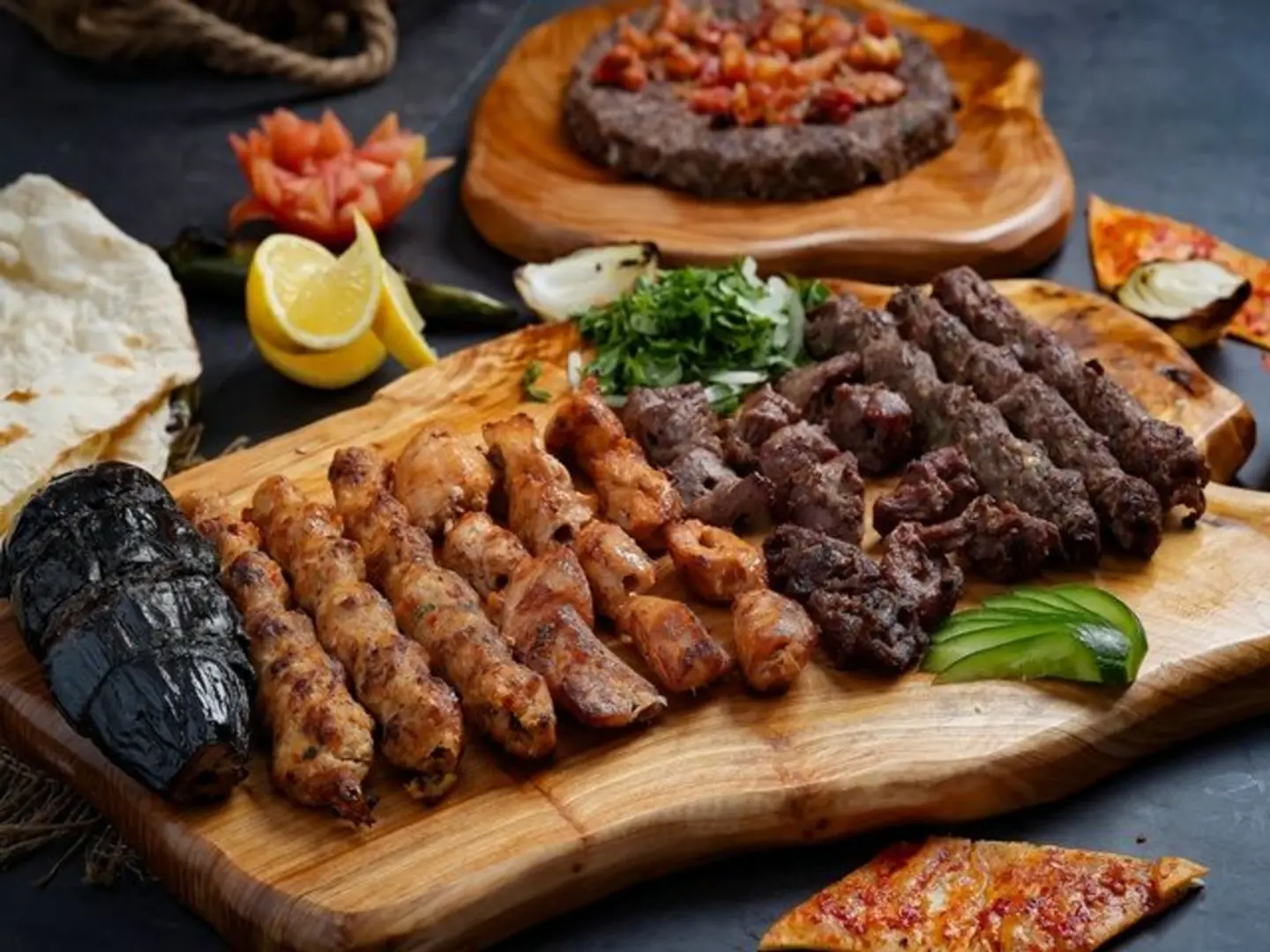 Offer Of A Kilo Of Mixed Grills With A Tray Of Kofta