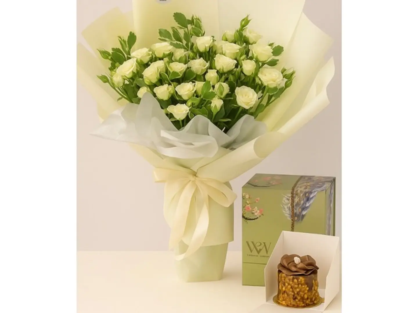 Mini Cake With Bouquet 80