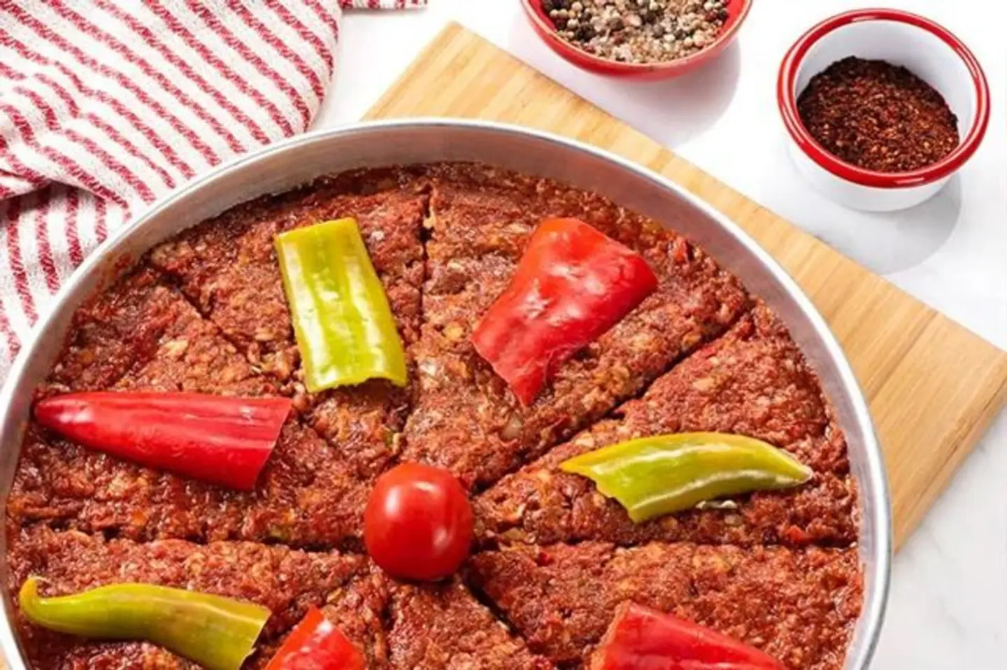 لحمة غنم بالصحن جاهزة للفرن