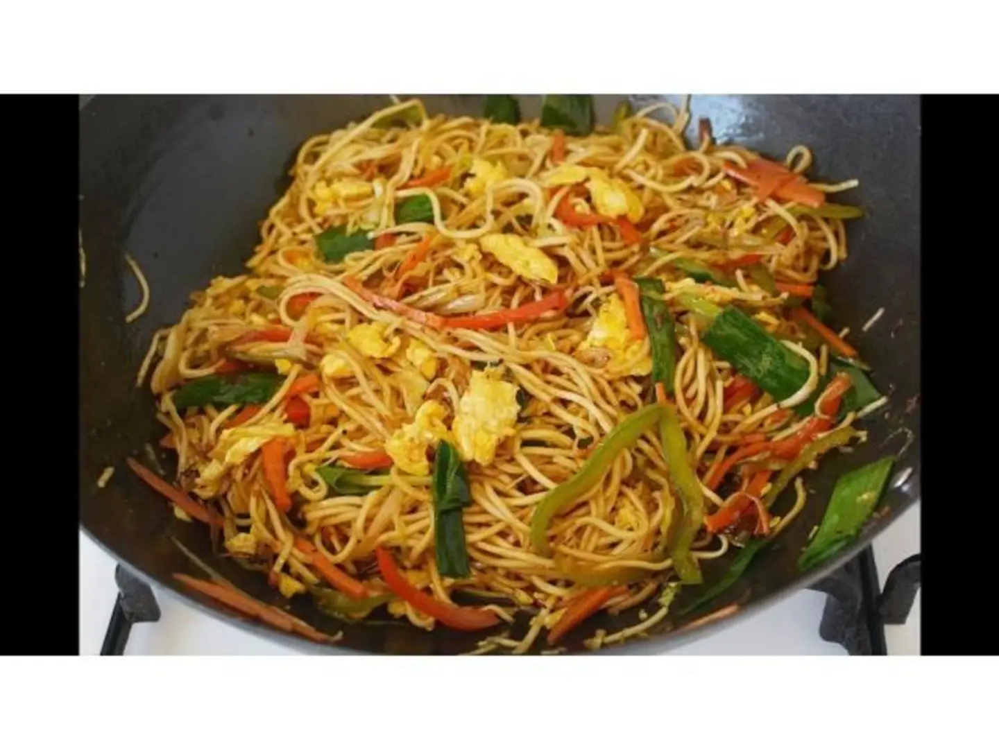Egg Hakka Noodles