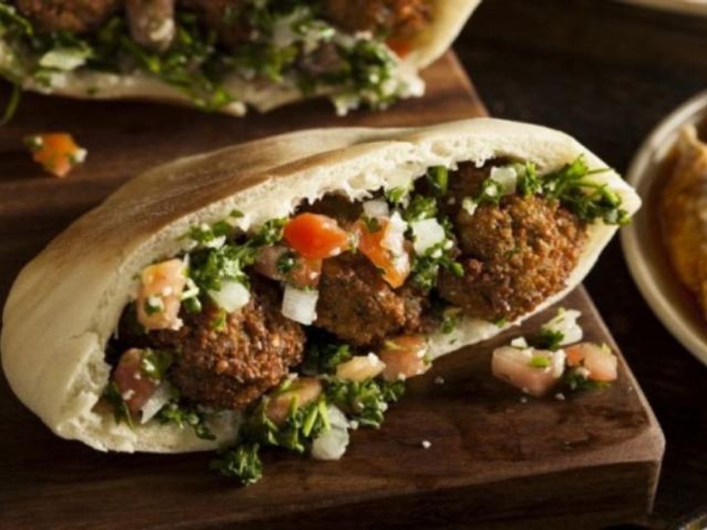 سندوتش طعمية بالفطر