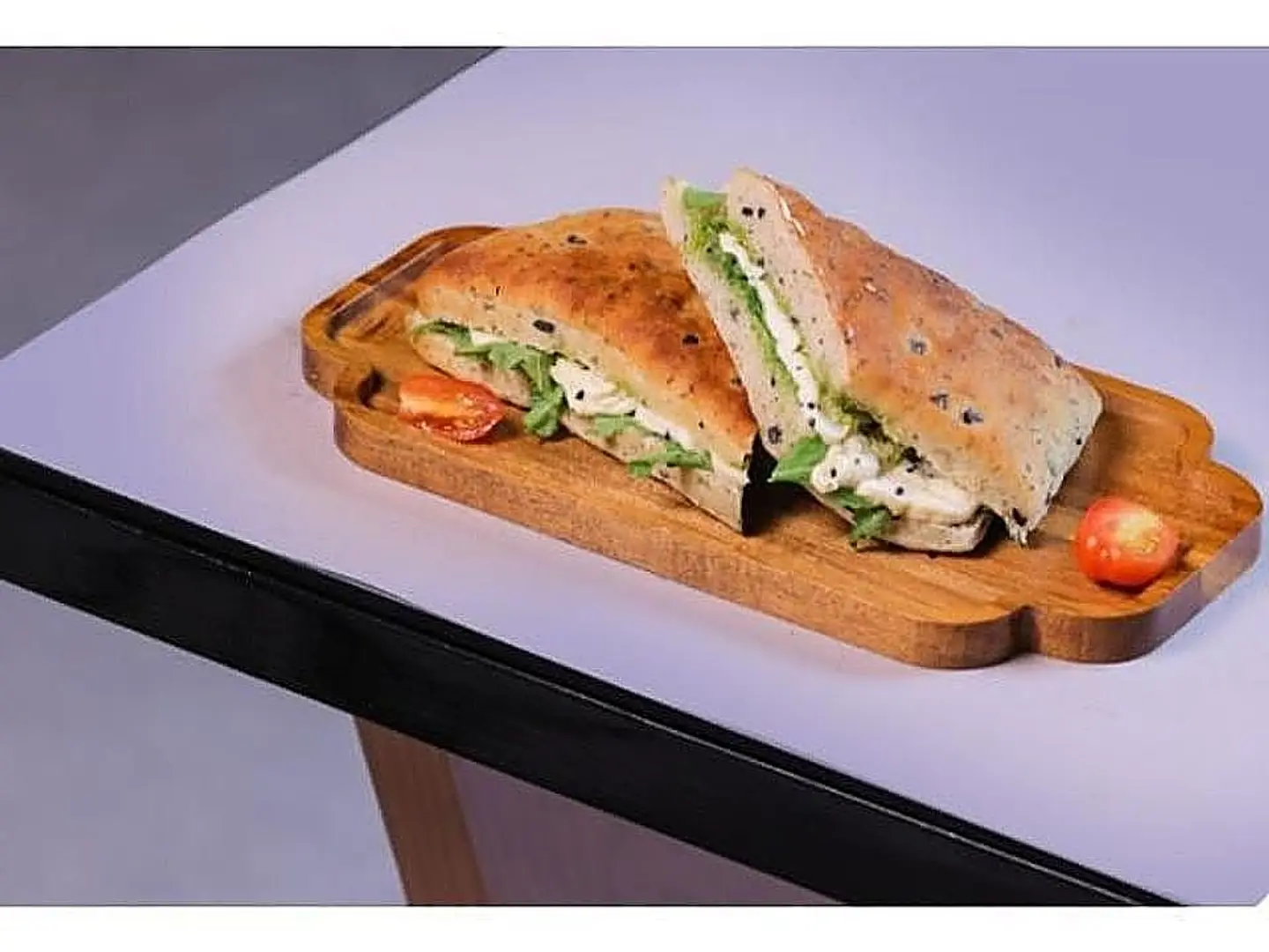 ساندوتش عكاوي بالبيستو