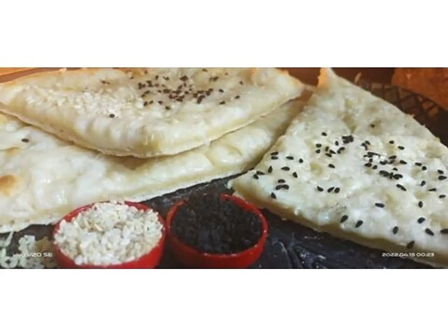 جبن بالبركة والسمسم