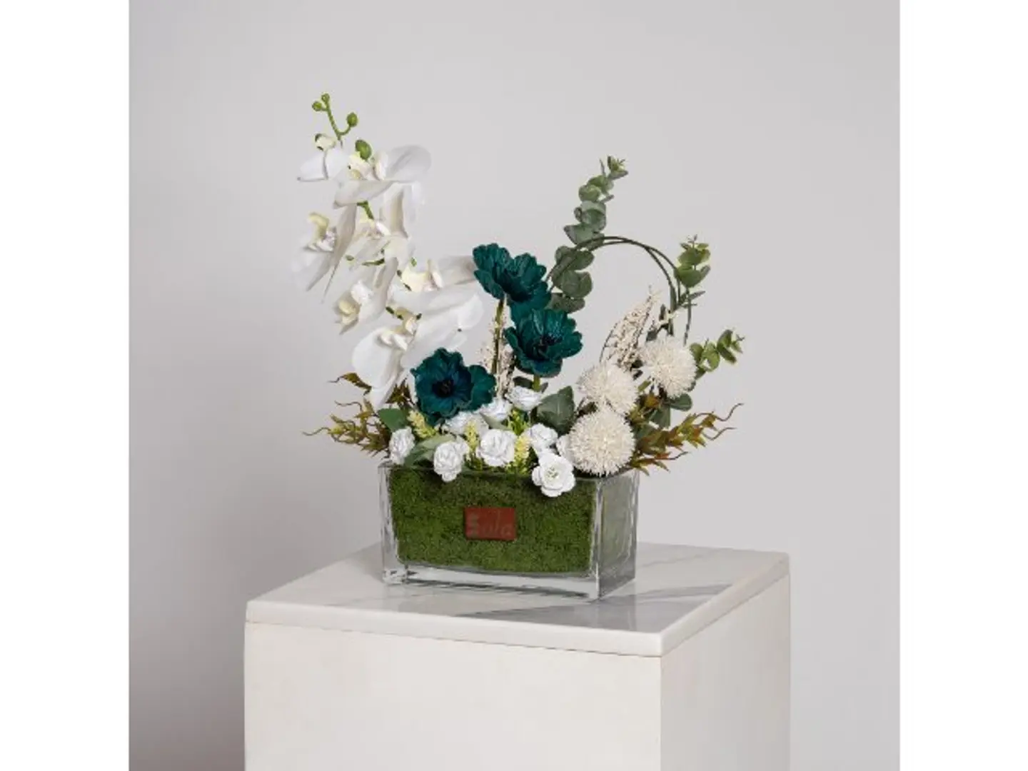 Artificial Flower Vase / Modern Touch