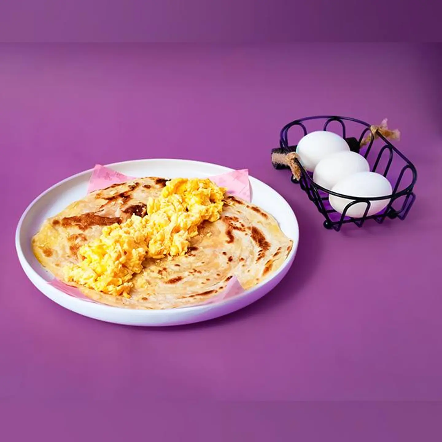 بيض سکرمبلد