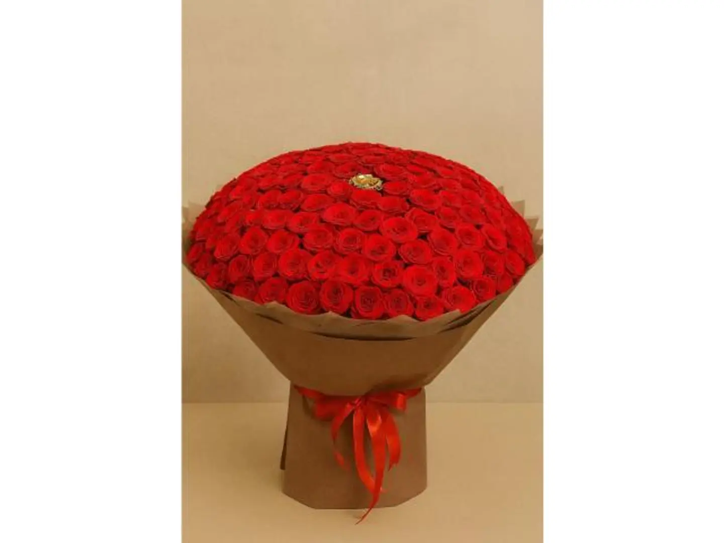 باقه احمر مع الروز قولد