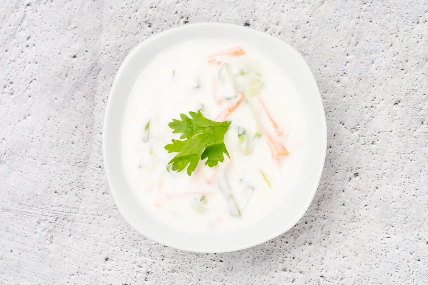 سلطة خيار باللبن