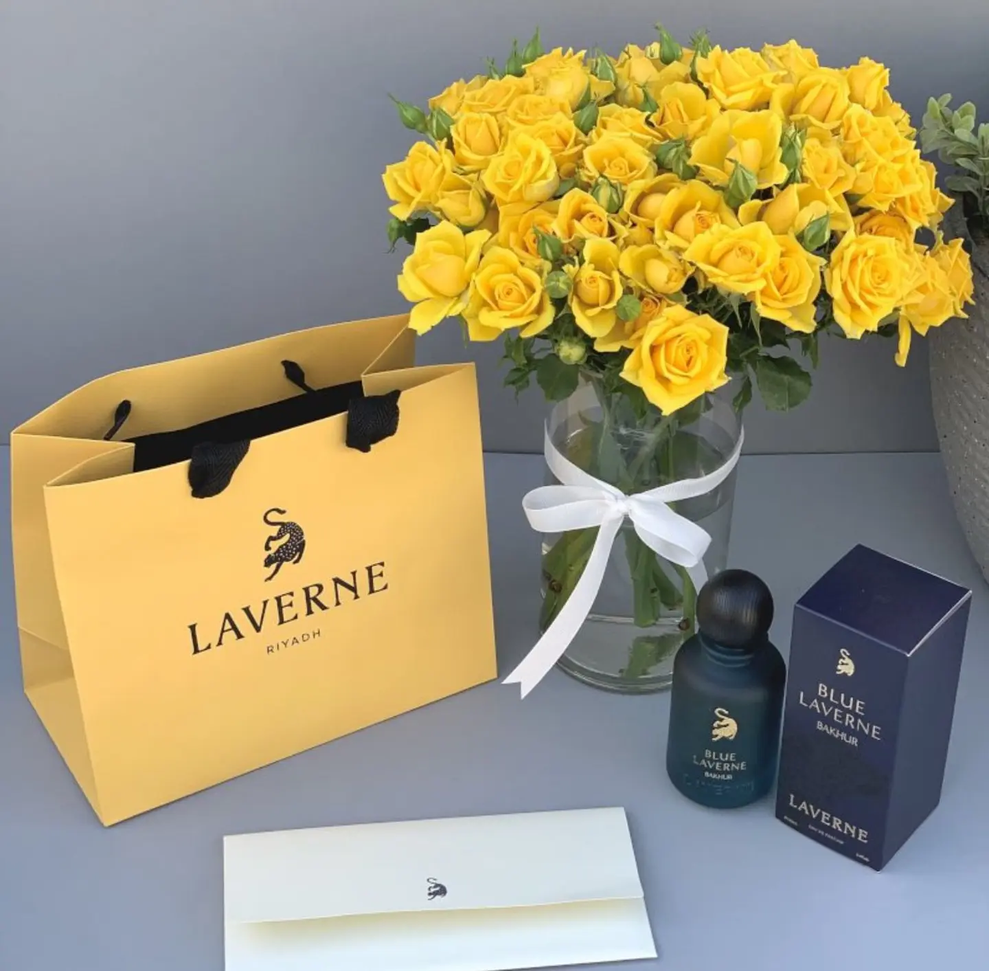 Blue Laverne Men's Eau De Parfum With Baby Rose Vase