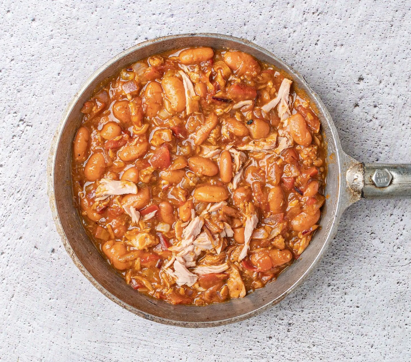 فاصوليا حمراء مع التونة