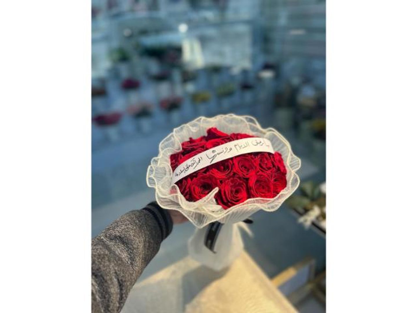 باقه ورد لون احمر تغليف قماش
