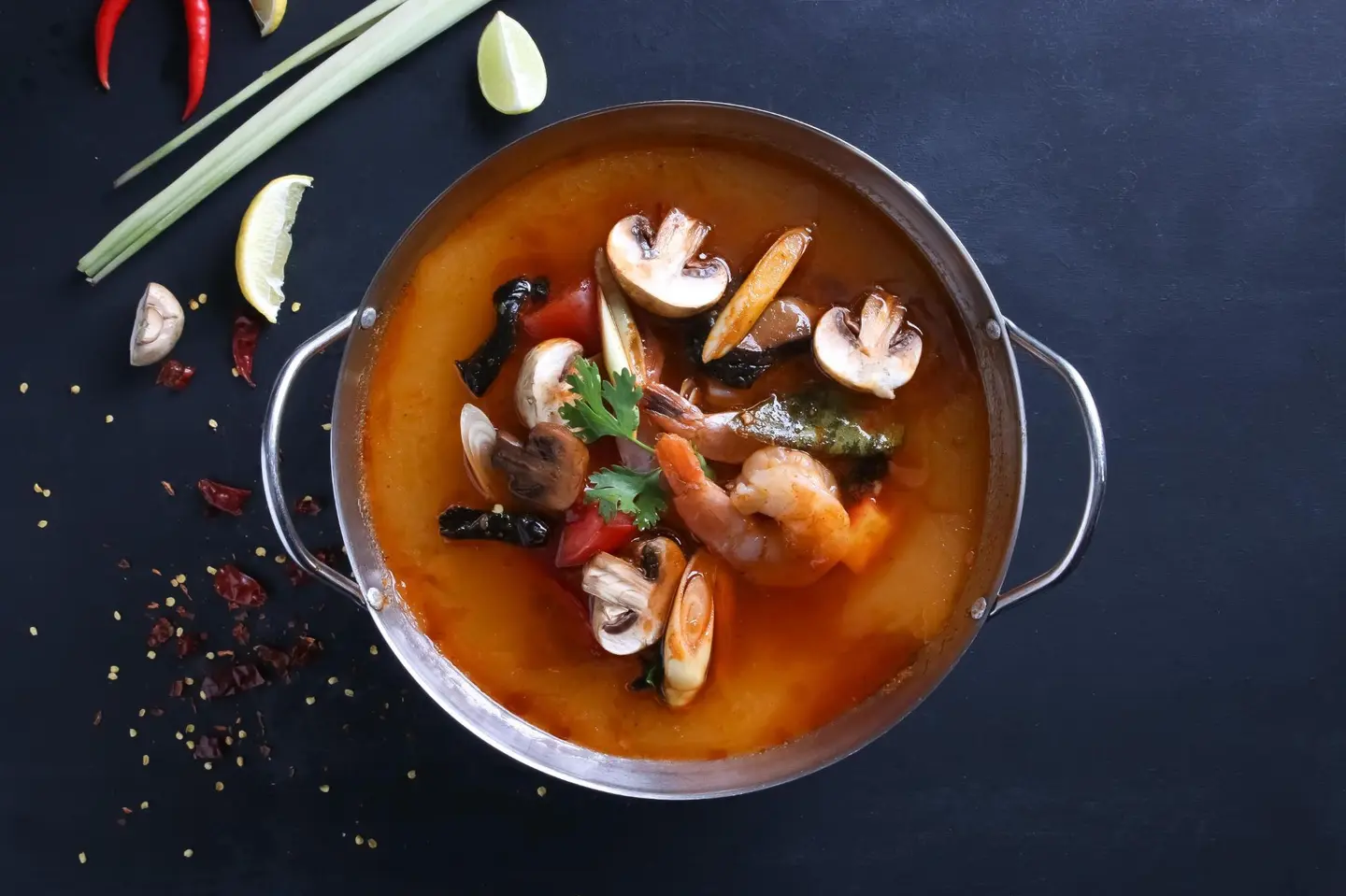شوربة توم يام بالجمبري