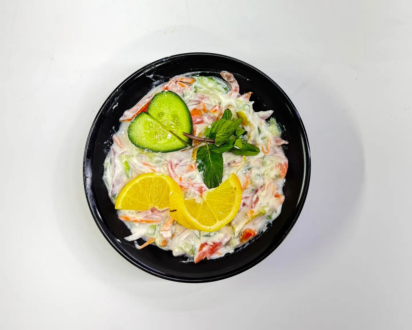 سلطة خضار وجبن