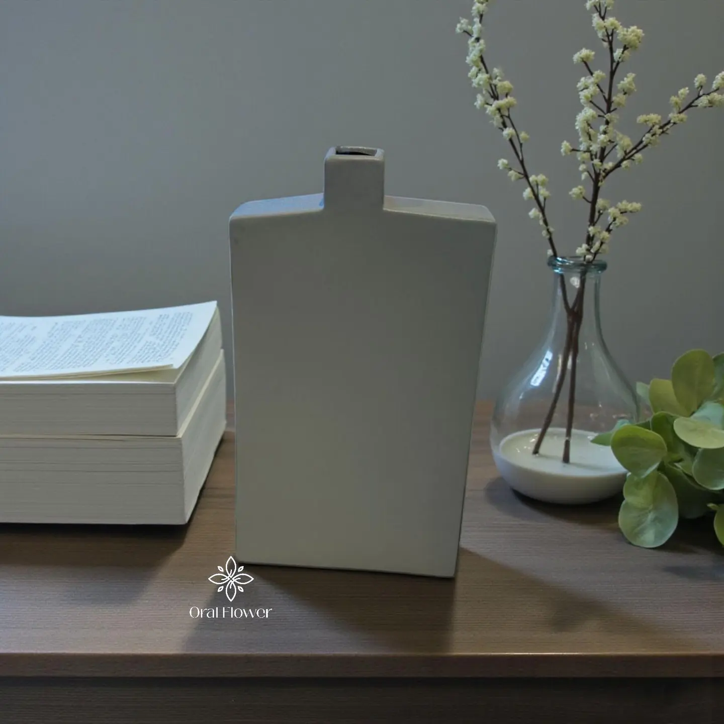 فازة سراميك ابيض مميز