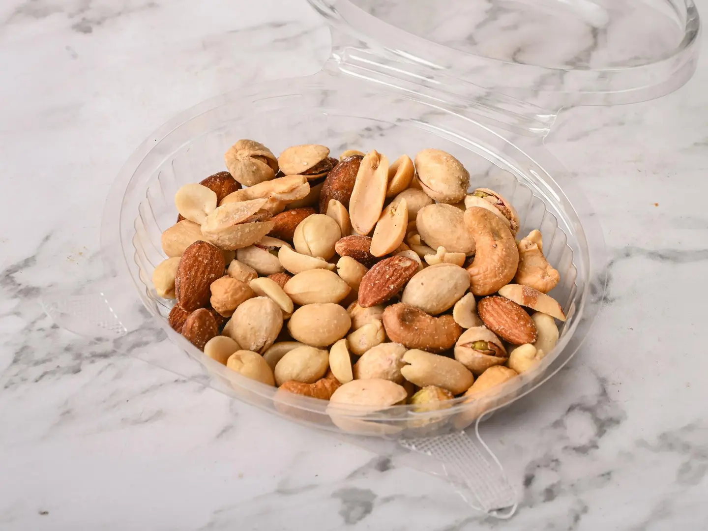 علبة مكسرات مشكلة