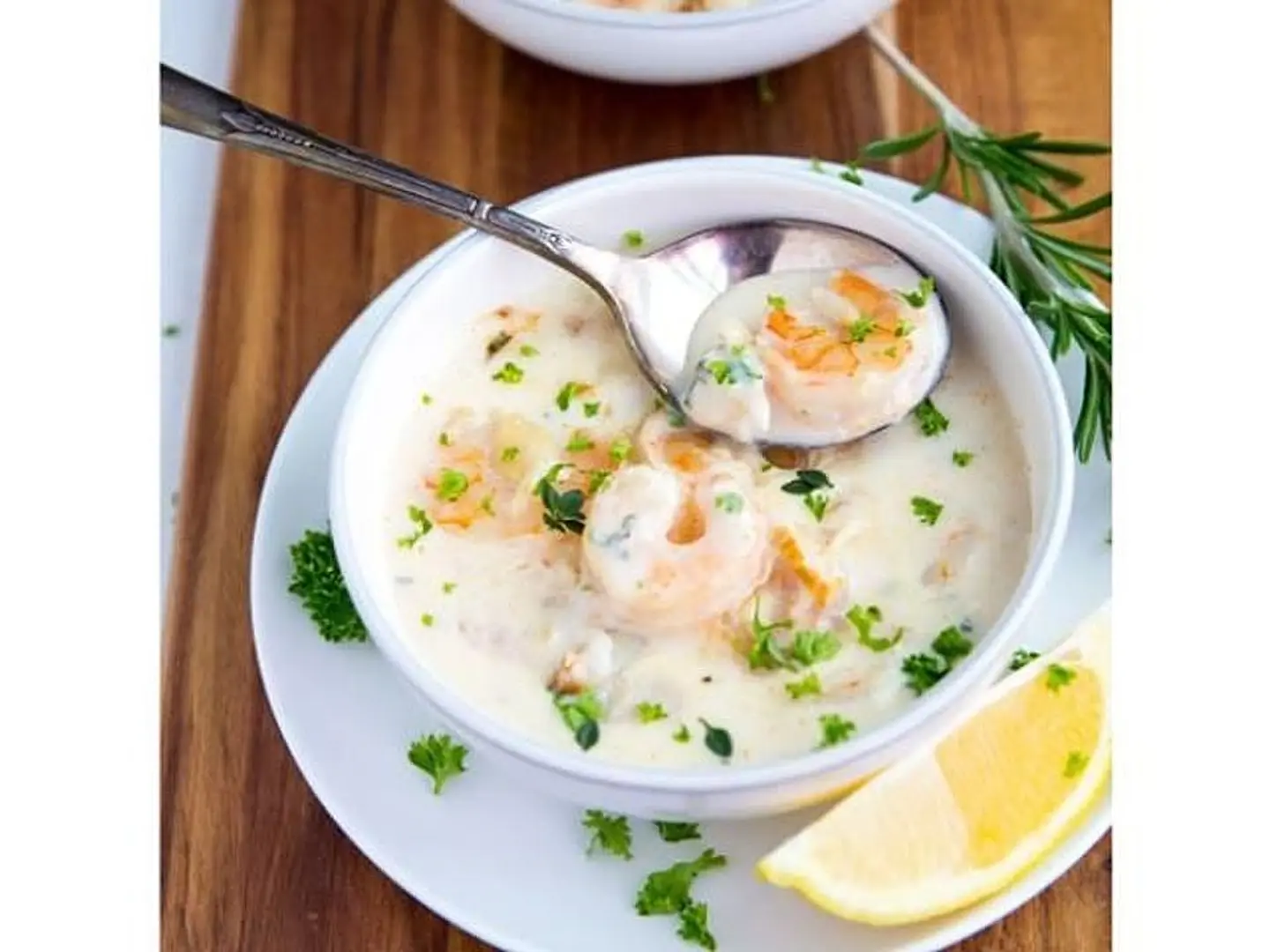 شوربة ثمار البحر بالكريمة