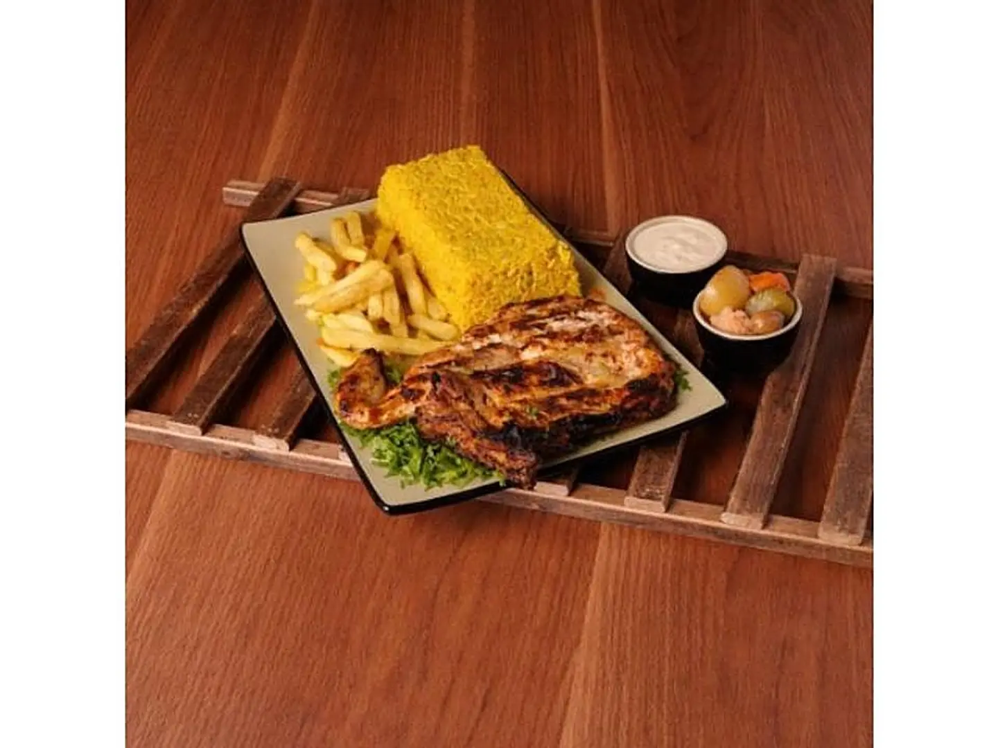 وجبة ربع دجاج مشوي على الفحم (صدر)