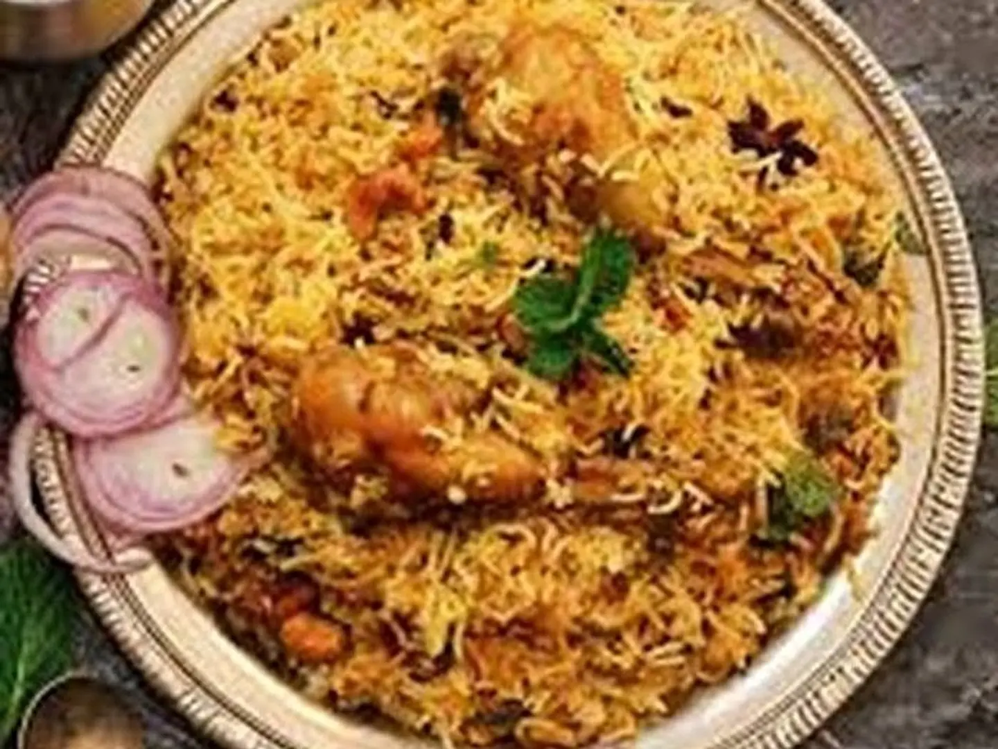 حبة دجاج برياني مثلوثة