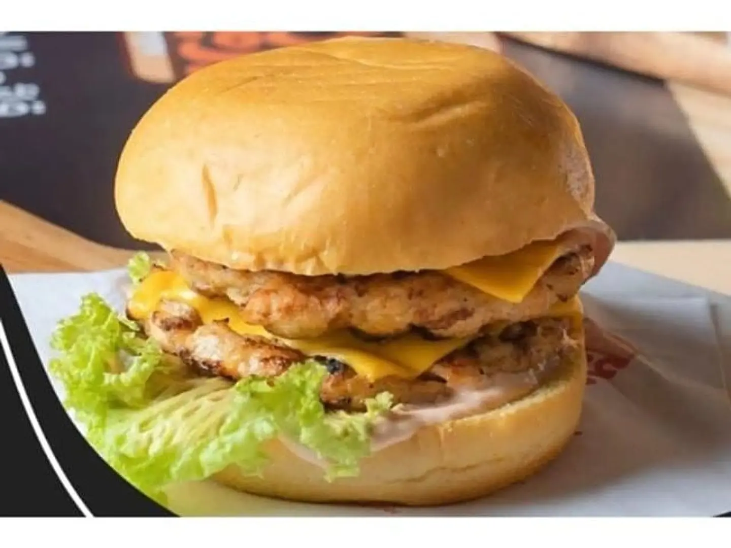 سندوتش برجر دجاج بالجبنة