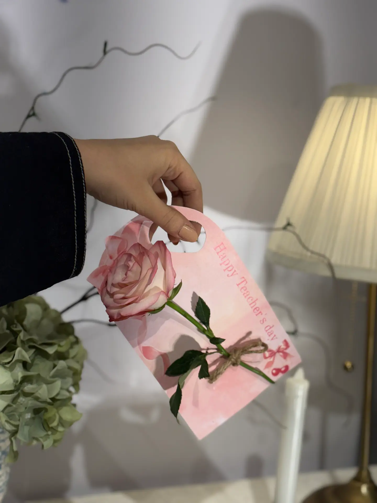 وردة يوم المعلمه