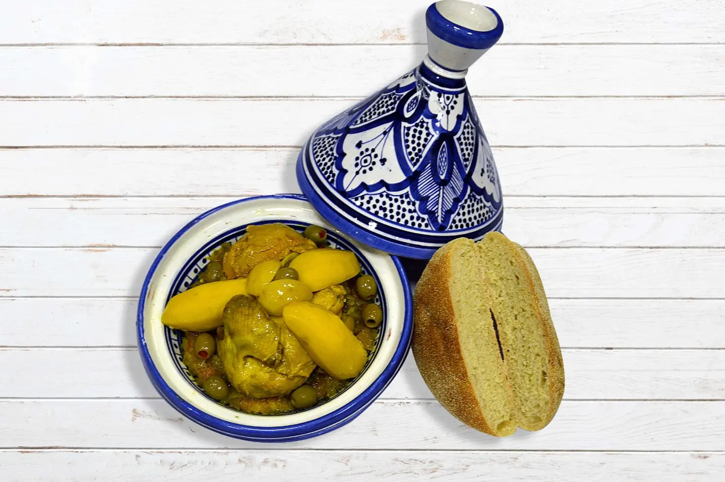 طاجن دجاج بالزيتون والليمون المخلل والبطاطس