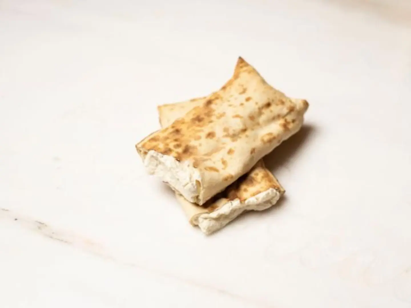 خبز تنور بجبنة المثلثات