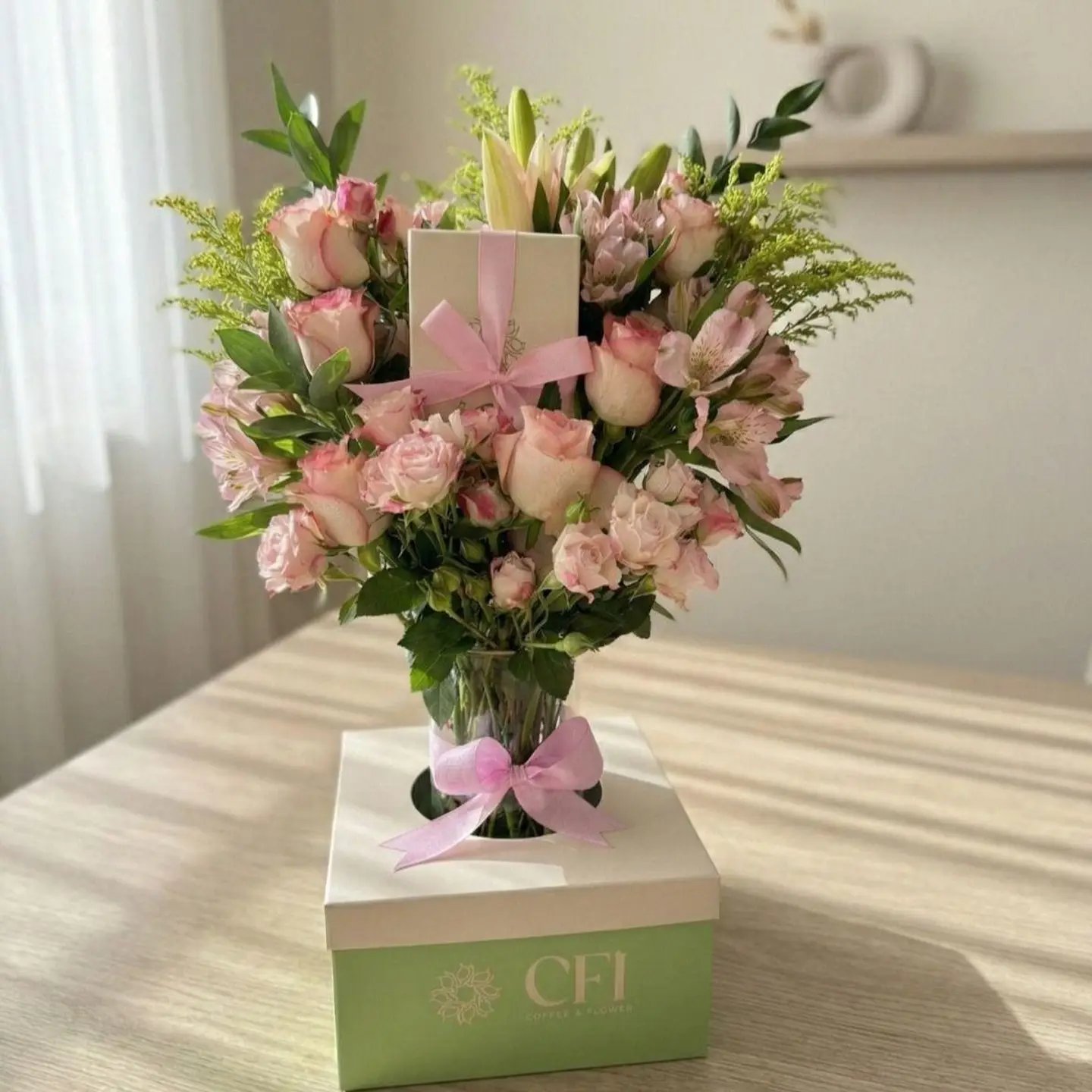 فازة ورد وشوكولاتة