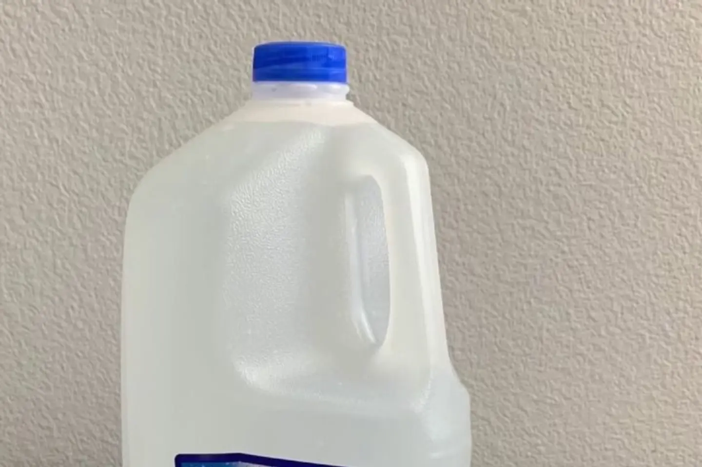 مياة العيون ٣٨٠٠ ملي جالون