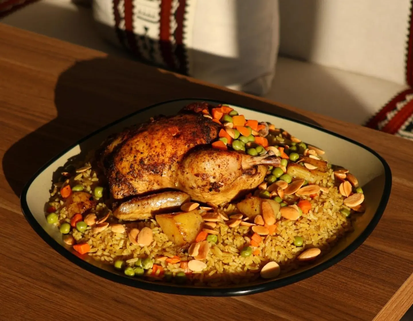 دجاج محشي بالأرز والمكسرات