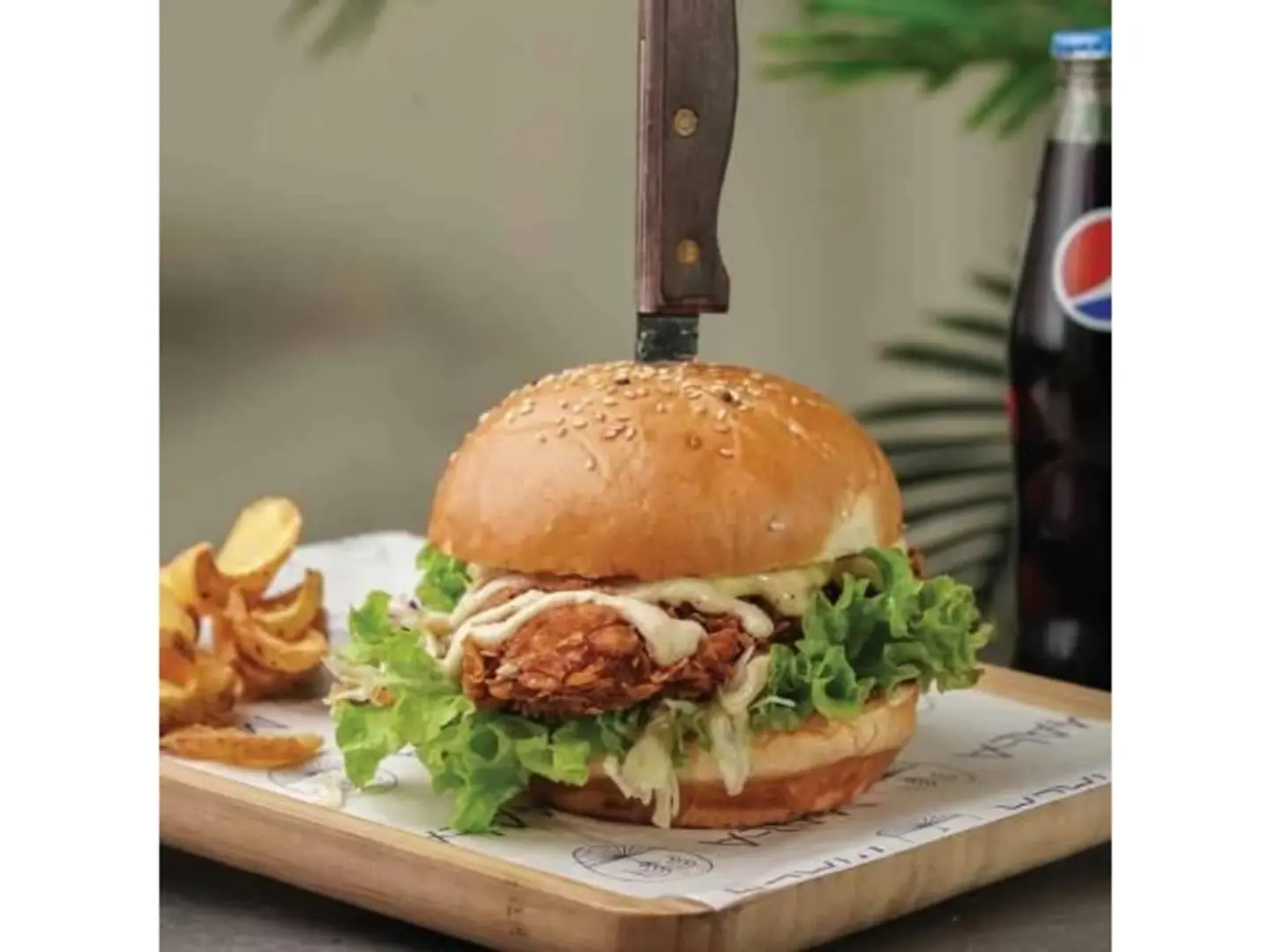 Crispy Chicken Burger With Aioli Sauce