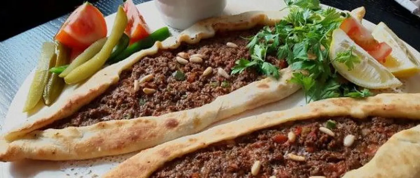 فطيرة لحم جبن