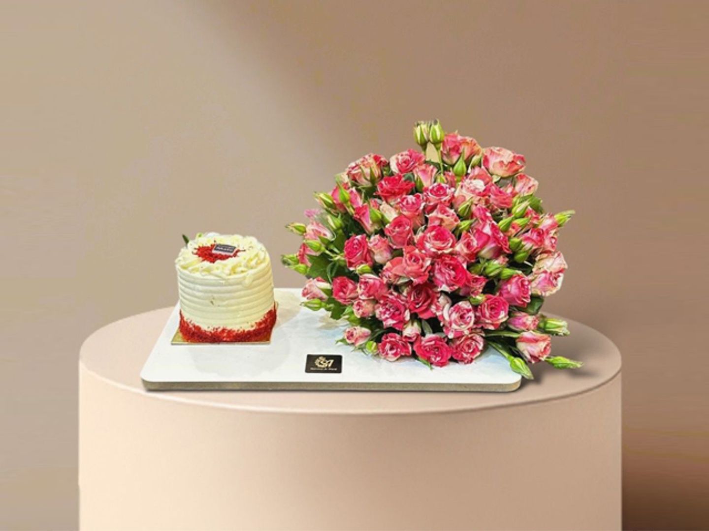 Cake With Baby Rose Double Colour