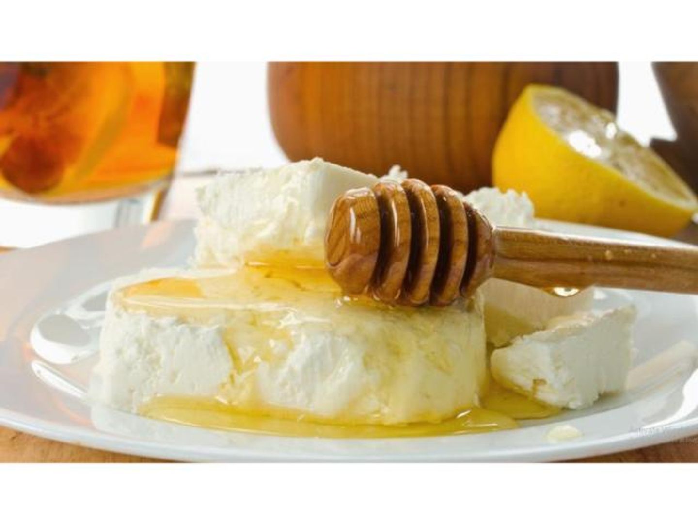 قشطة بالجبن والعسل
