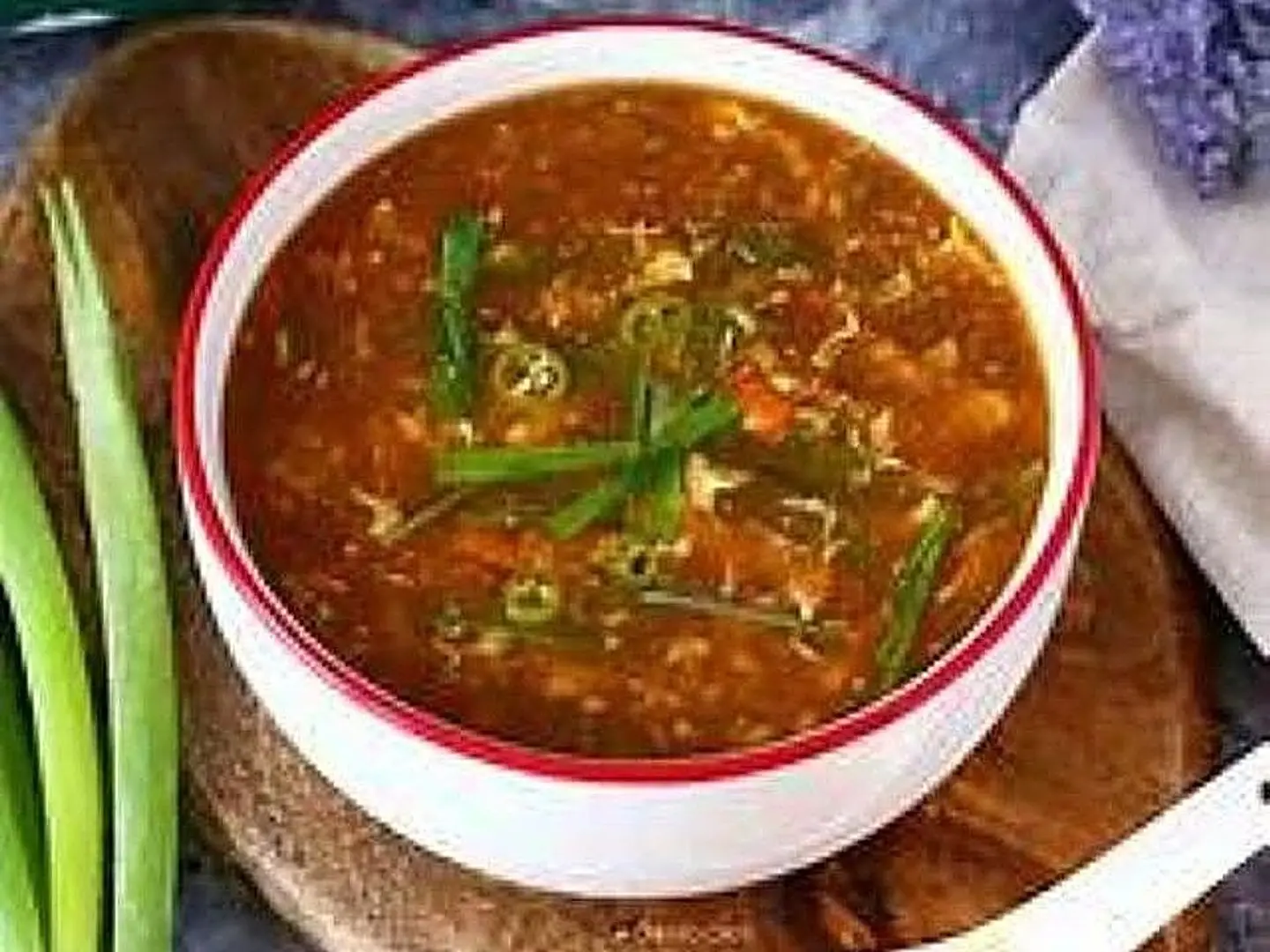 شوربة دجاج حارة وحامضة