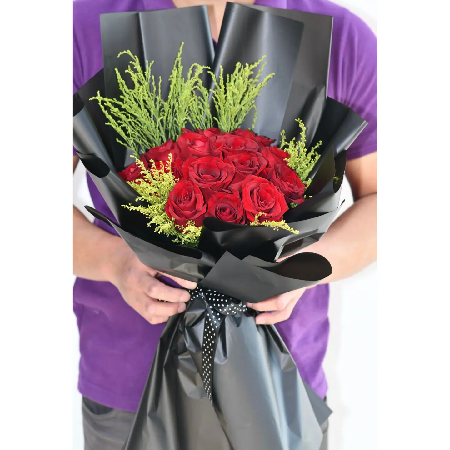 Bouquet Of Red Roses With Sludago