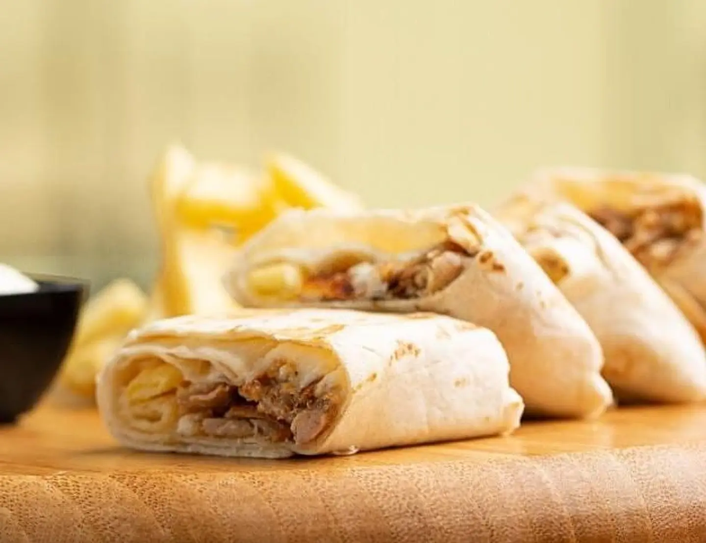 ساندوتش شاورما دجاج فطير على الفحم