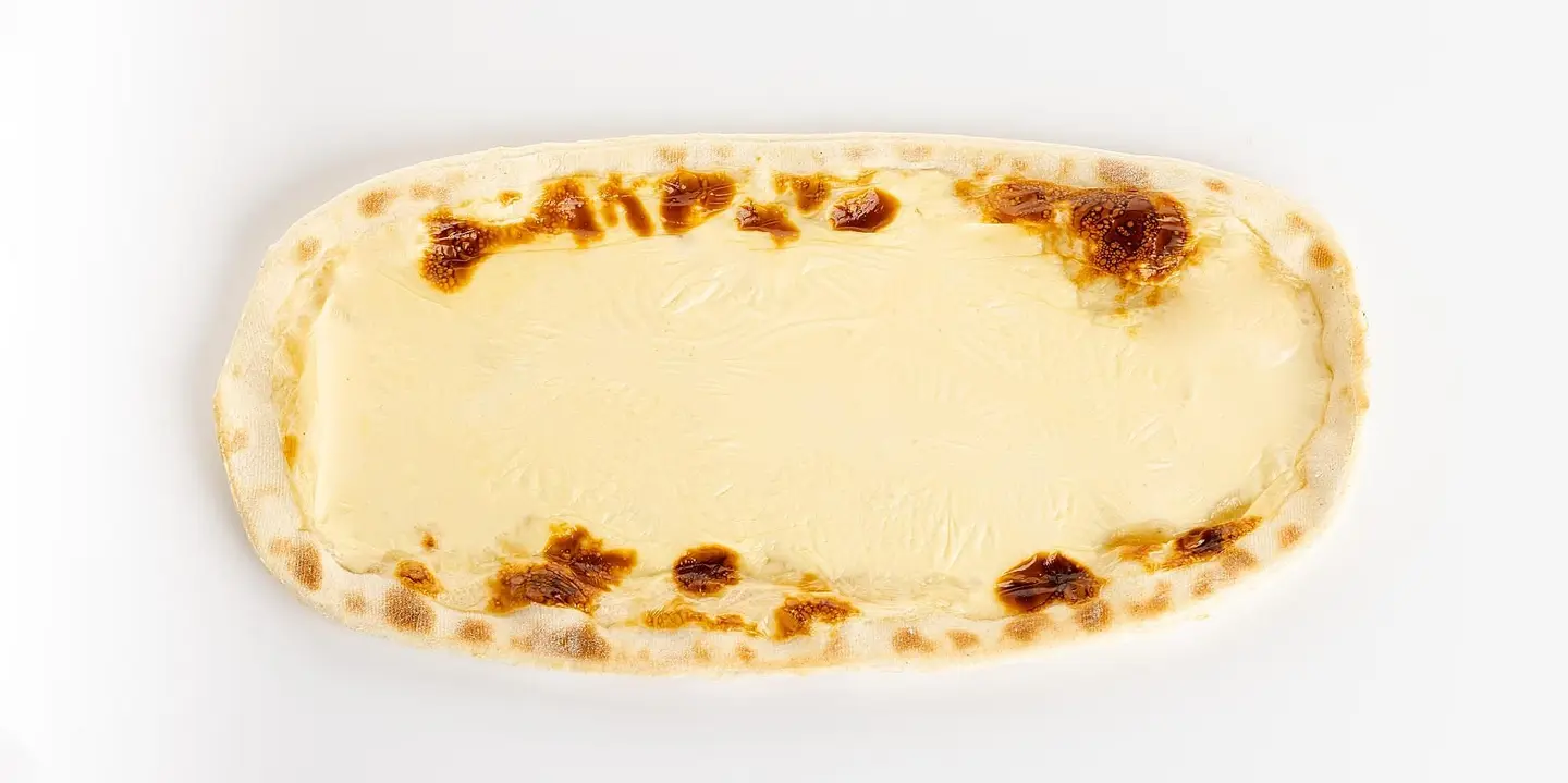 جبن سائل و حلاوة طحينية