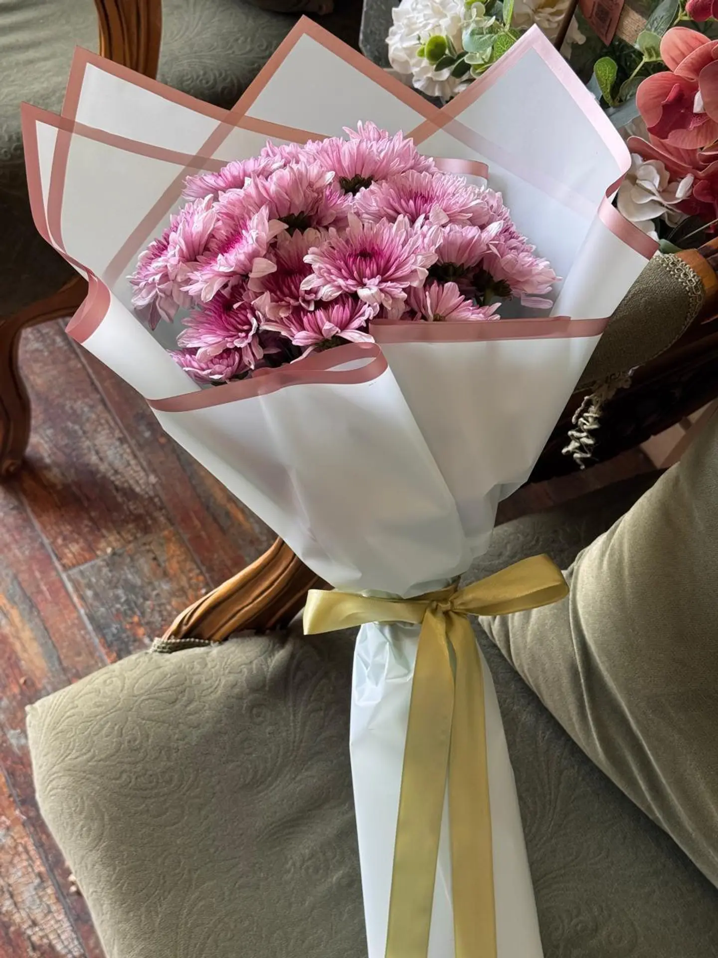 6 Purple Cryeas Flowers