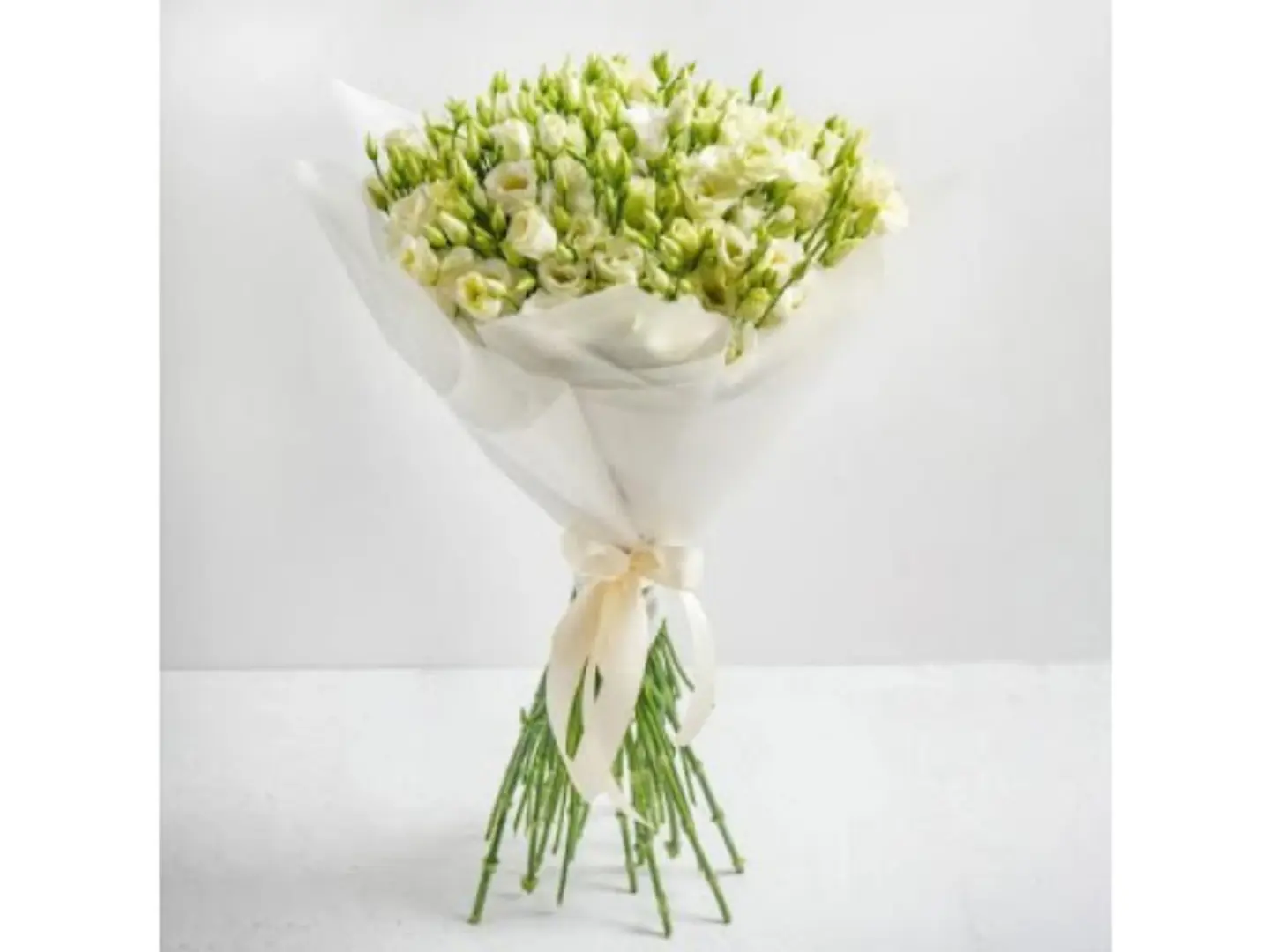باقة ورود الليسيانثوس البيضاء