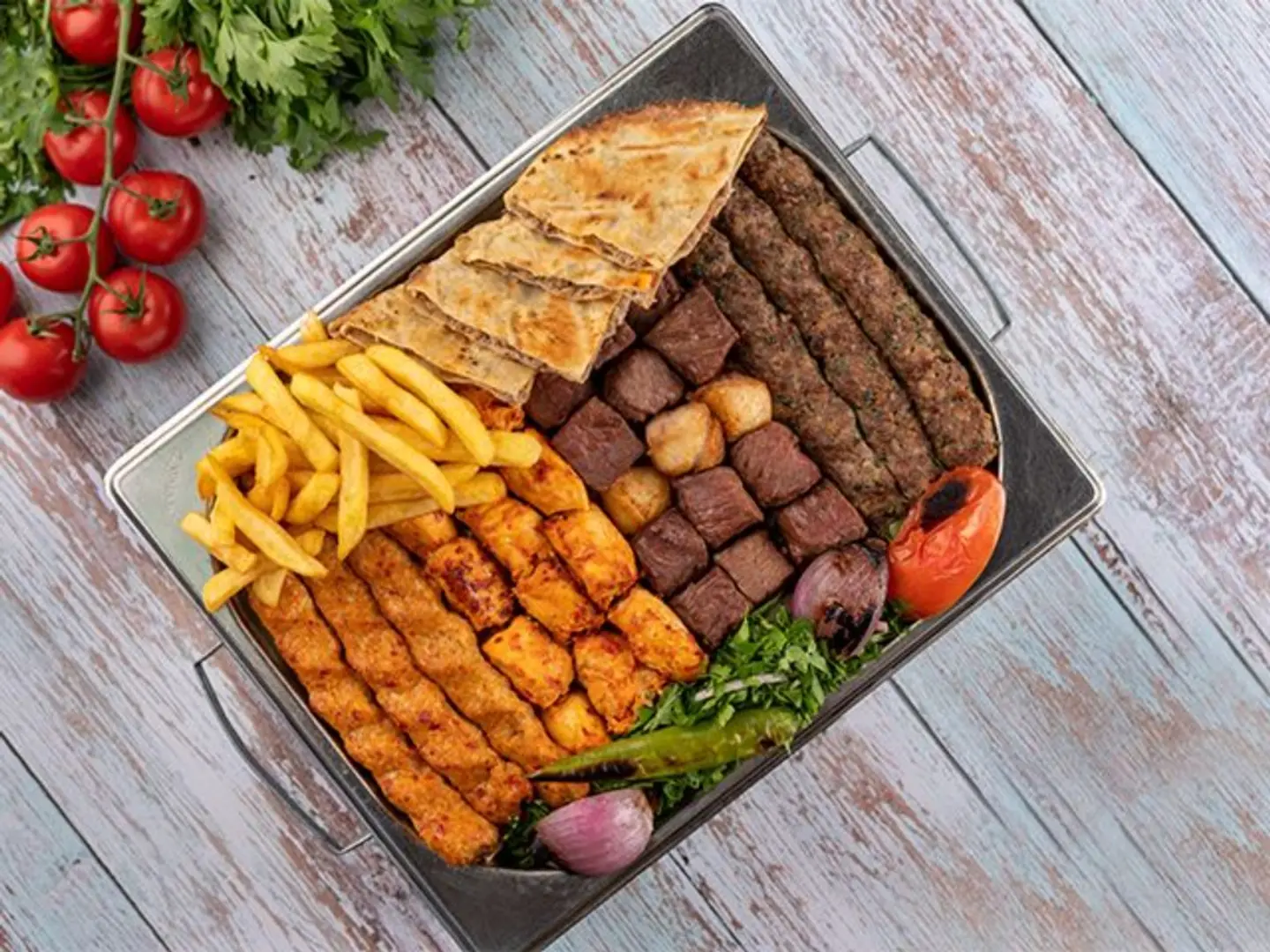 مشاوي عائلي مشكل لحم ودجاج