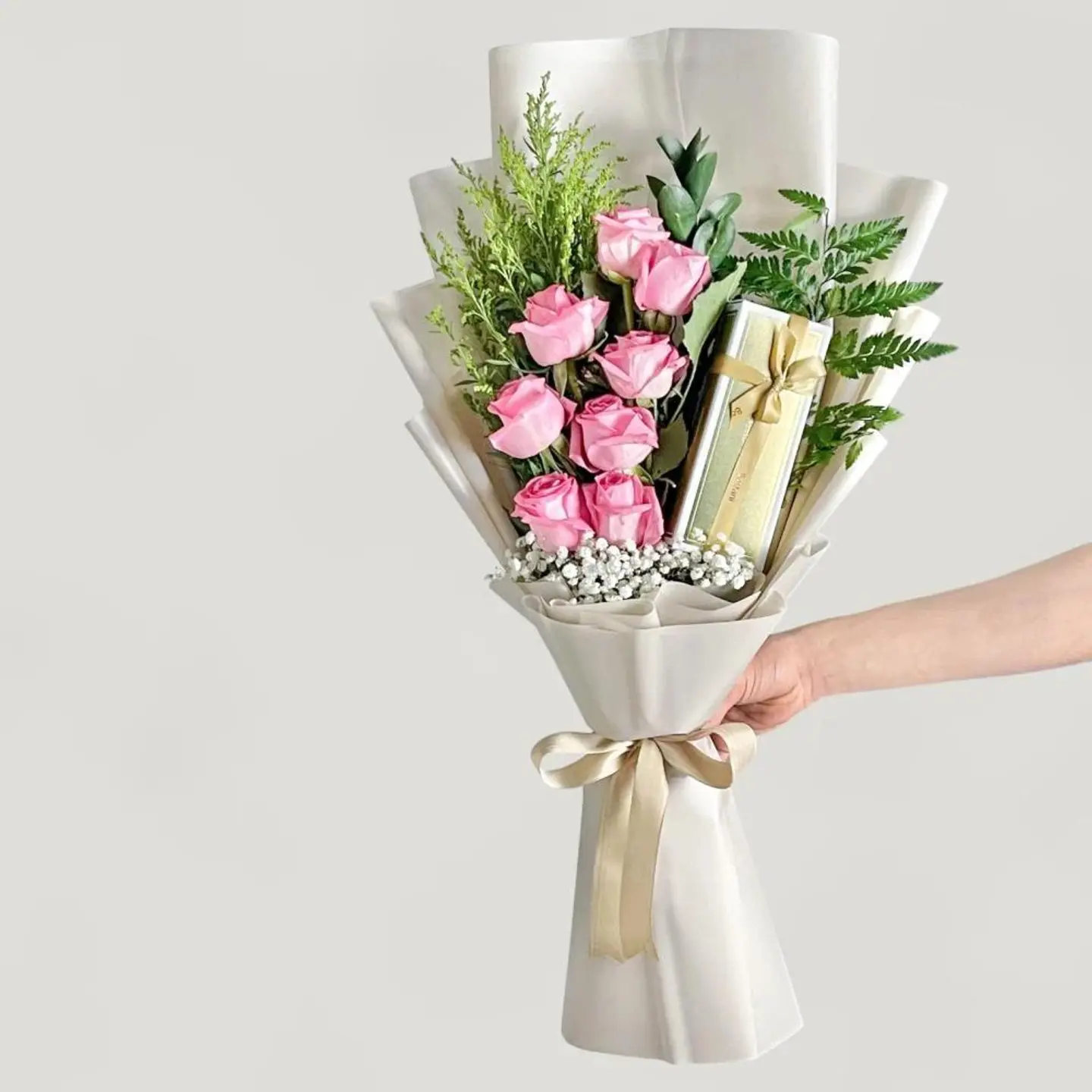 بستناني لا توجد هدية في العالم تستطيع أن تعبر عن مقدار حبي لك، لكنني أتمنى أن تشعرك هذه الهدية بمكانتك في قلبي.