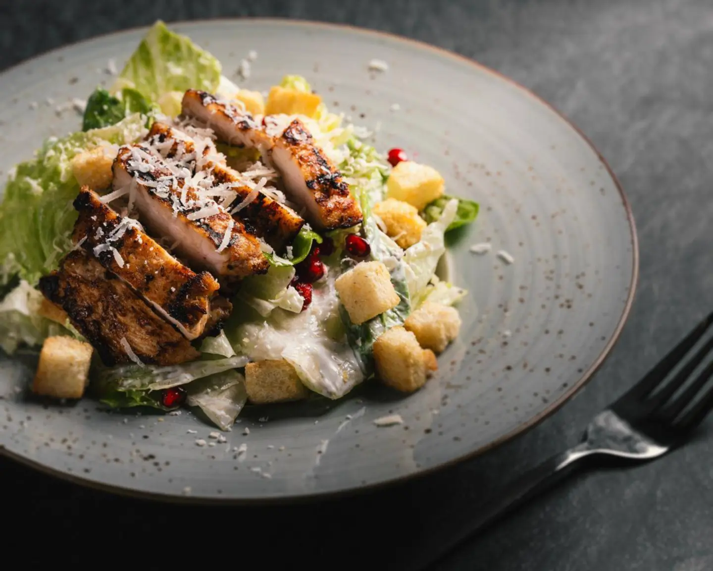 سلطة سيزر مع الدجاج