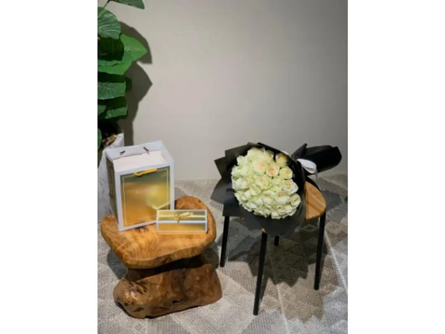 Chocolate Bostani With Bouquet C