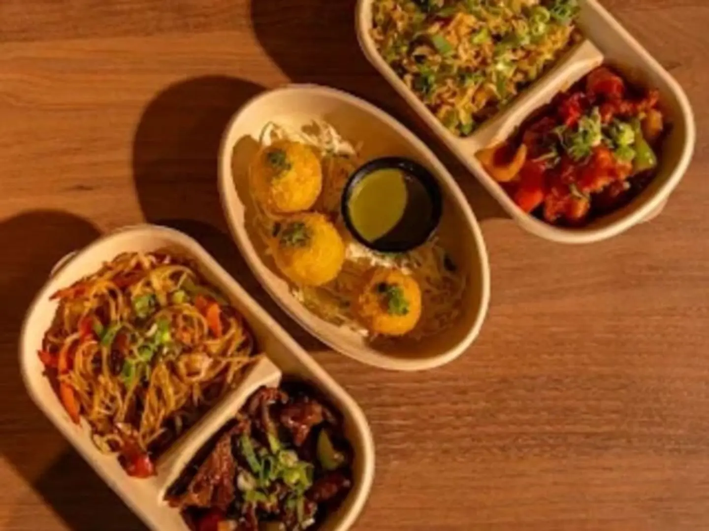 كومبو لحم سيتشوان ودجاج حلو وحامض