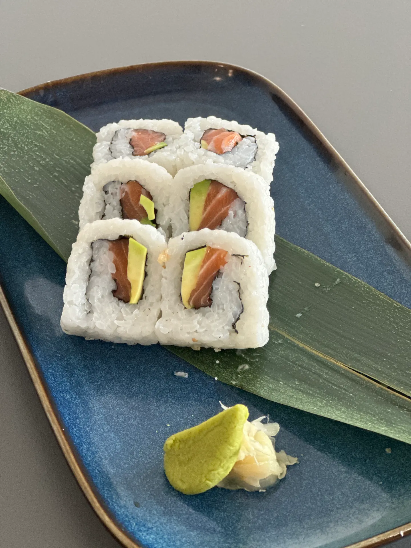 Salmon Avocado 6pcs
