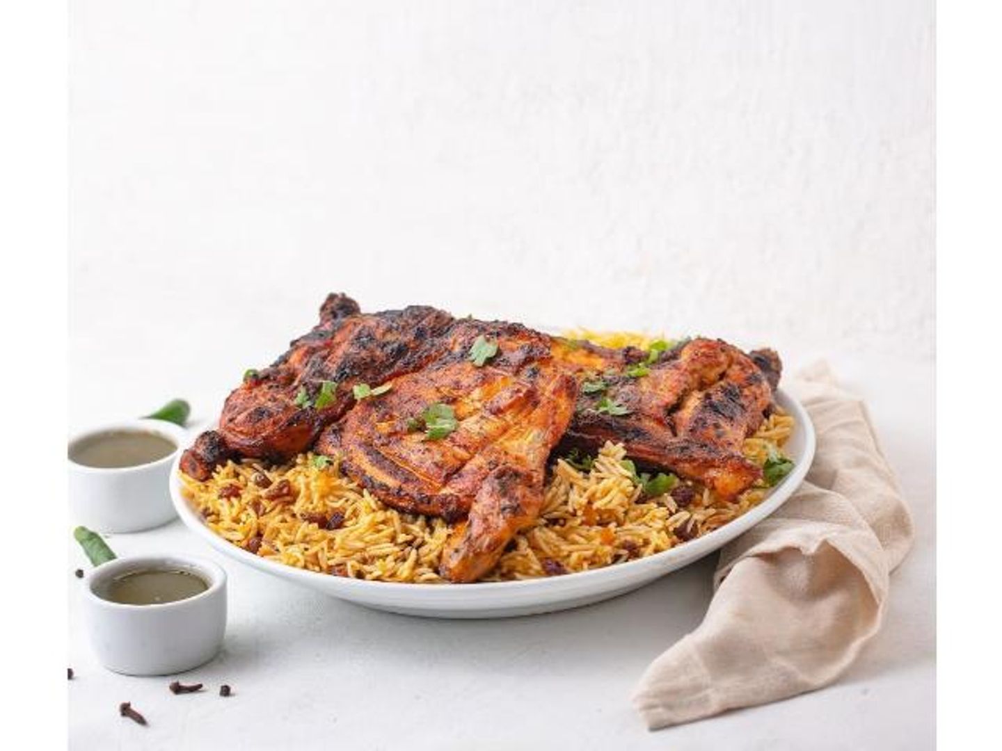حبة دجاج علي الفحم مع الرز - رز بخاري